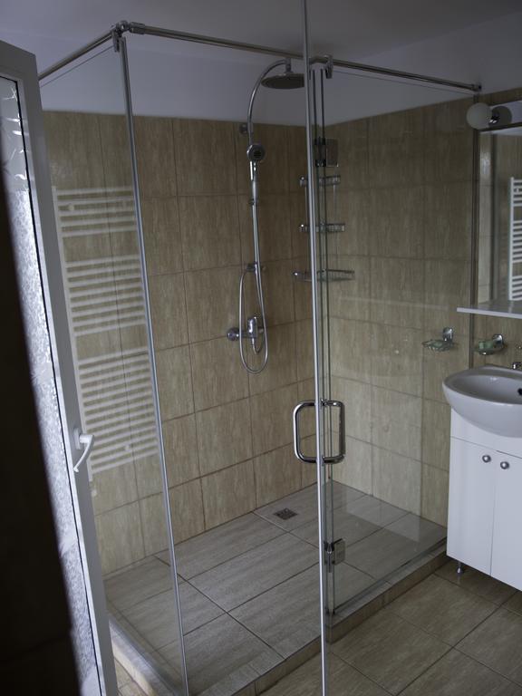 Vila Victoria Ramnicu Valcea Exterior photo